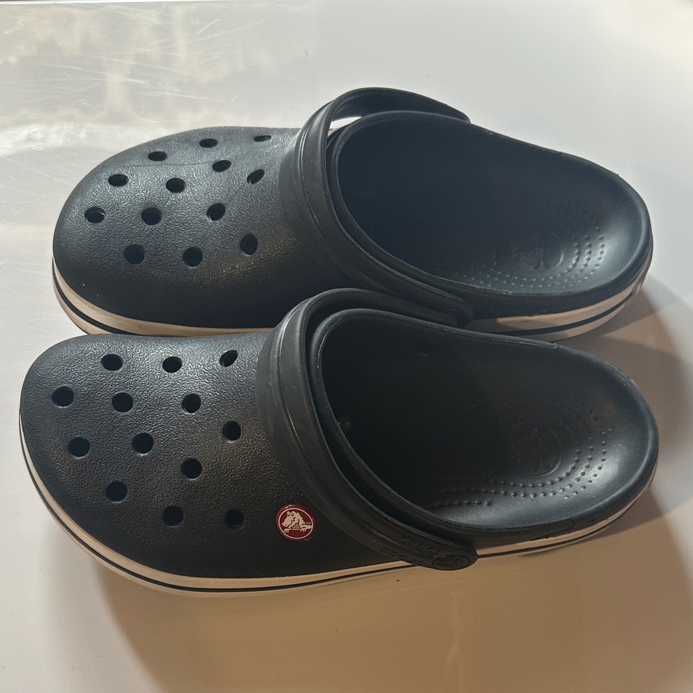 CROCS - Crocband Black Clog with White Midsole Stripe